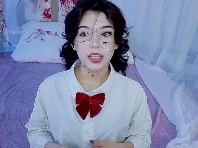 CoralineJones webcam