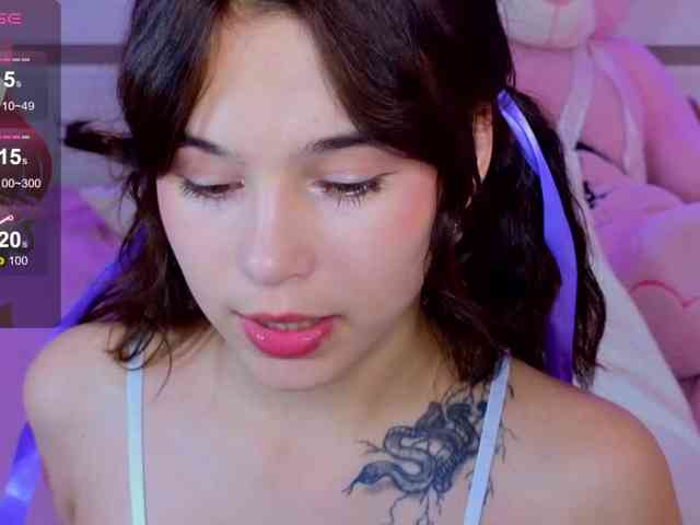 CoralineJones webcam