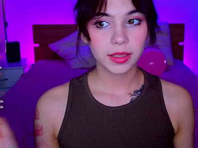 CoralineJones webcam