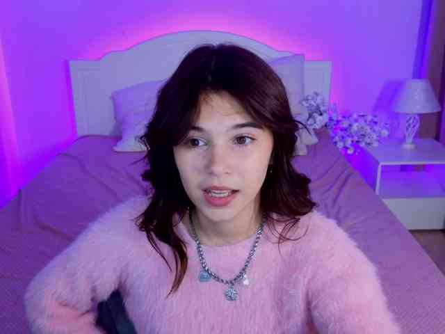 CoralineJones webcam