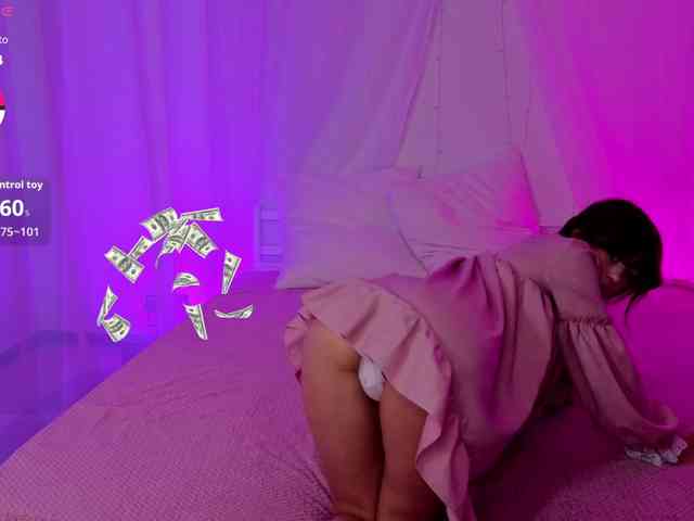 CoralineJones webcam