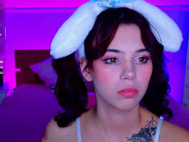 CoralineJones webcam