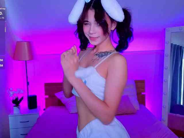 CoralineJones webcam