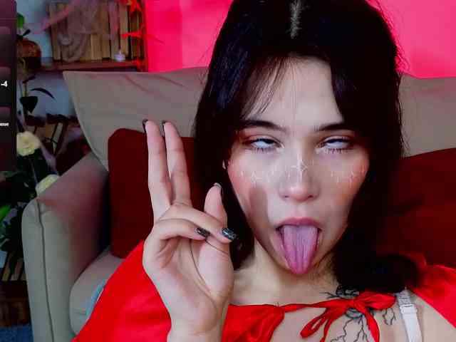 CoralineJones webcam