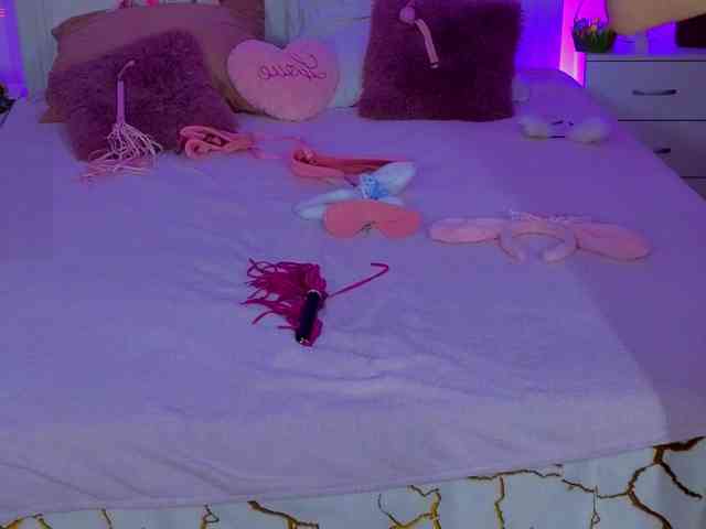 CoralineJones webcam