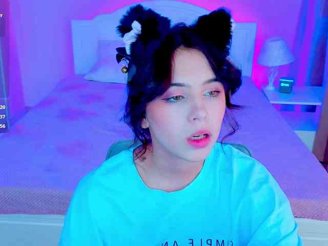 CoralineJones webcam