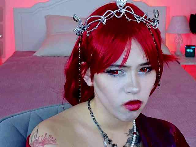 CoralineJones webcam