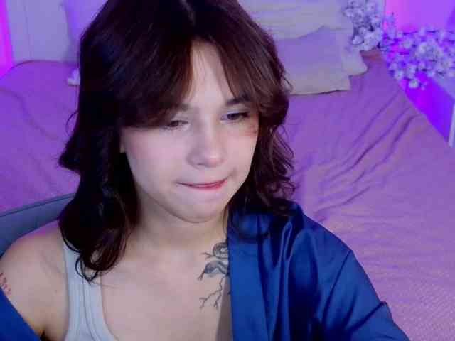 CoralineJones webcam