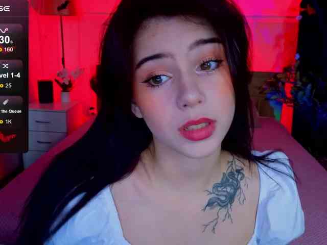 CoralineJones webcam
