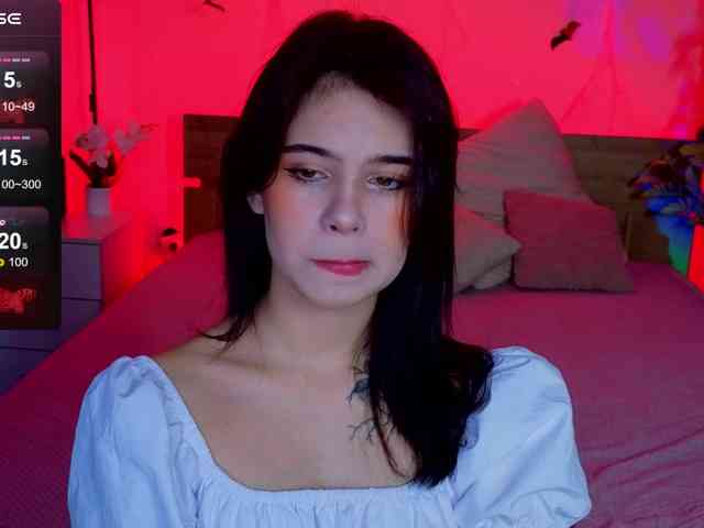 CoralineJones webcam