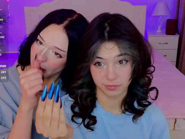 CoralineJones webcam