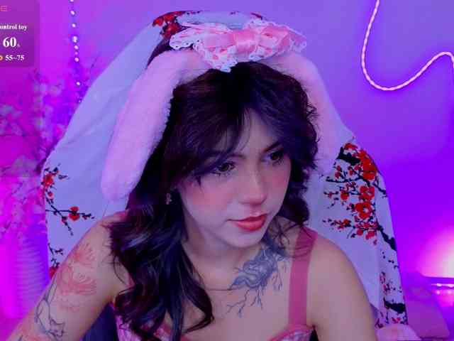 CoralineJones webcam