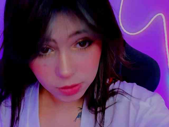 CoralineJones webcam