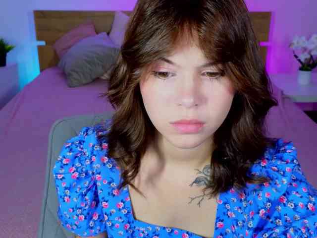 CoralineJones webcam