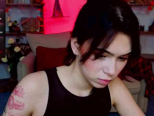 CoralineJones webcam