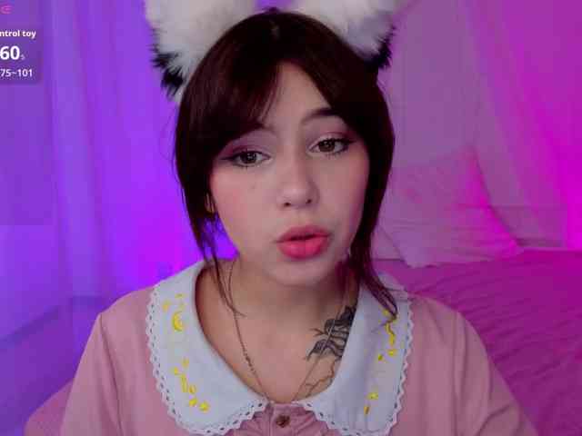 CoralineJones webcam