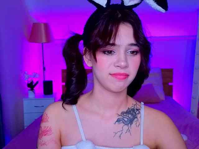 CoralineJones webcam