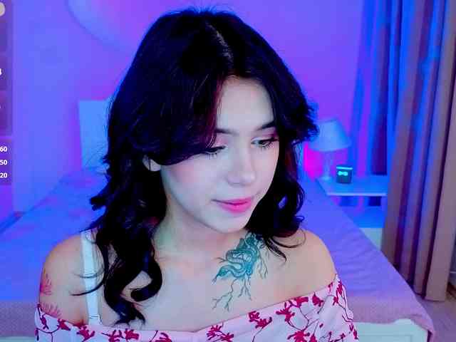 CoralineJones webcam