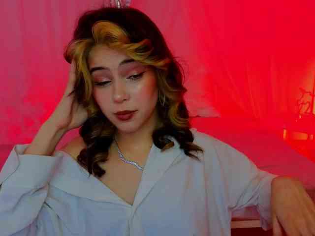 CoralineJones webcam