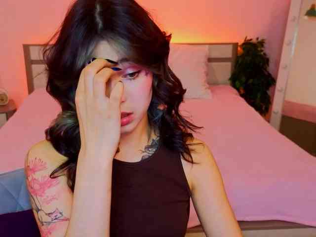 CoralineJones webcam