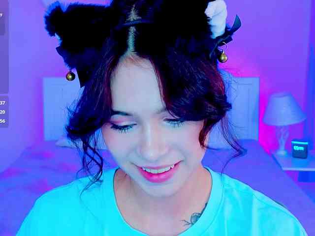 CoralineJones webcam