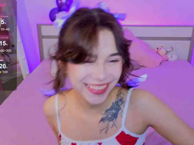 CoralineJones webcam
