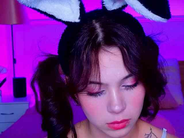 CoralineJones webcam