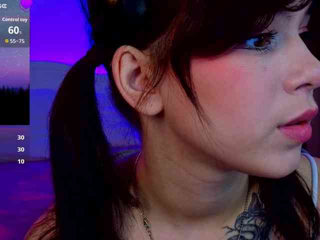 CoralineJones webcam