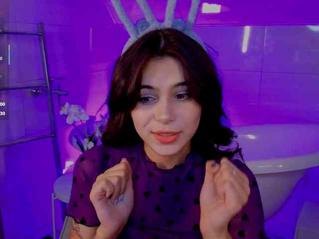 CoralineJones webcam