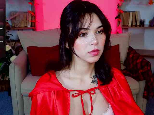CoralineJones webcam