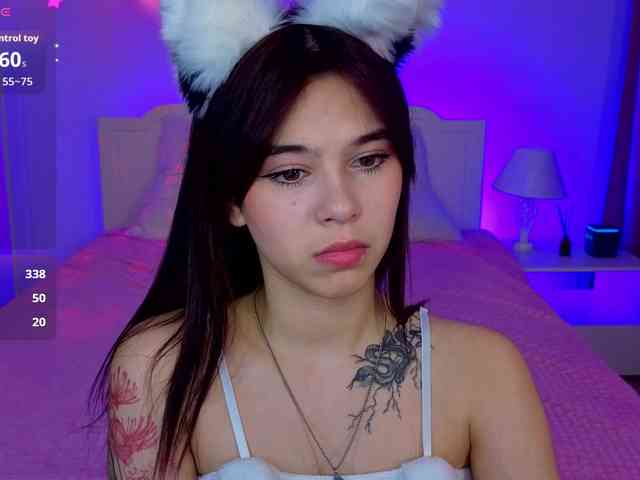 CoralineJones webcam