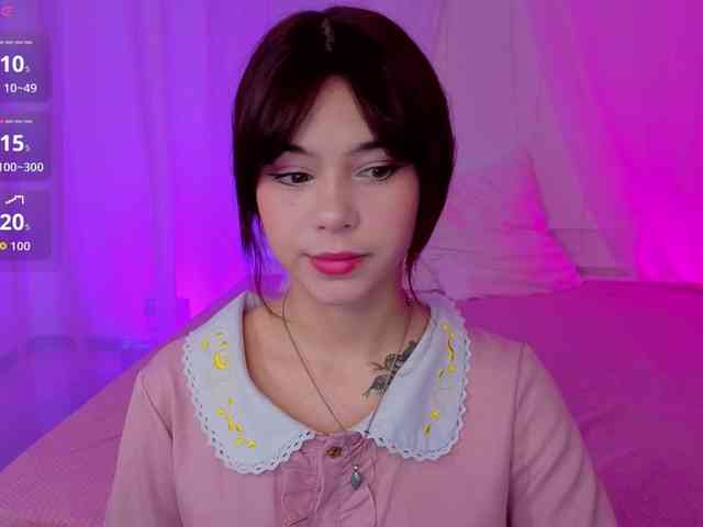 CoralineJones webcam