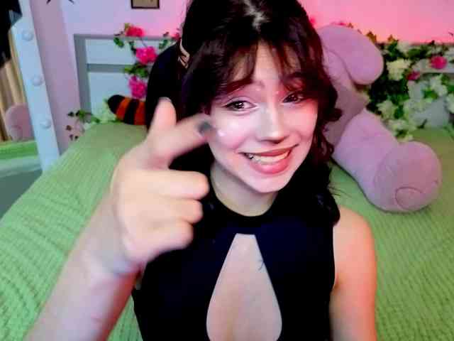 CoralineJones webcam