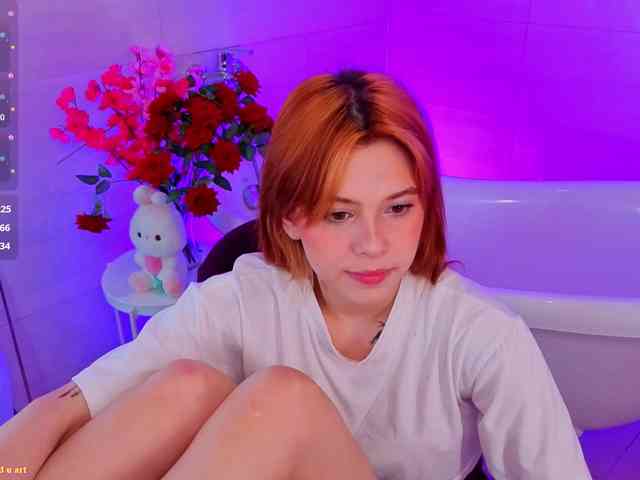 CoralineJones webcam