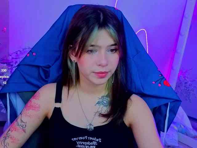 CoralineJones webcam