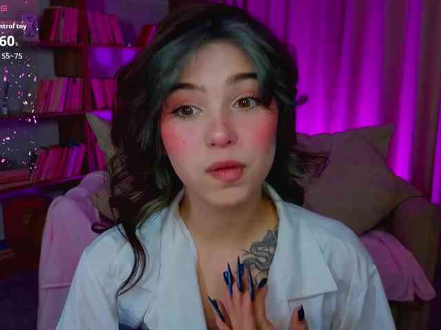 CoralineJones webcam