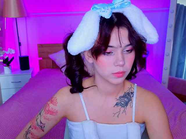 CoralineJones webcam