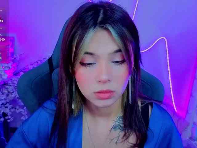 CoralineJones webcam