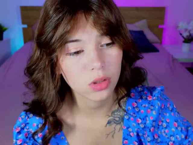 CoralineJones webcam