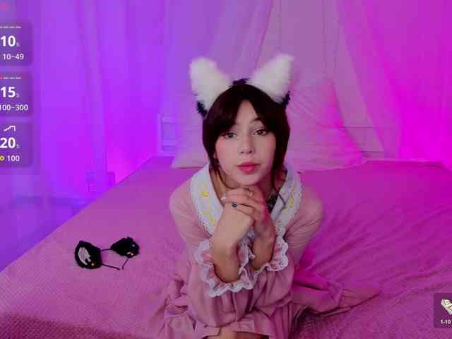 CoralineJones webcam