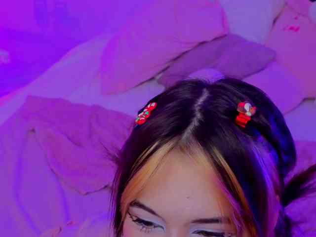 CoralineJones webcam