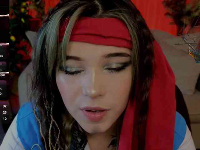 CoralineJones webcam