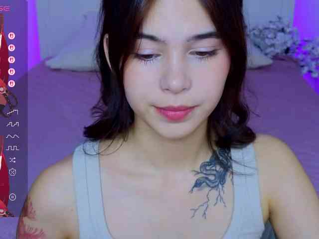 CoralineJones webcam