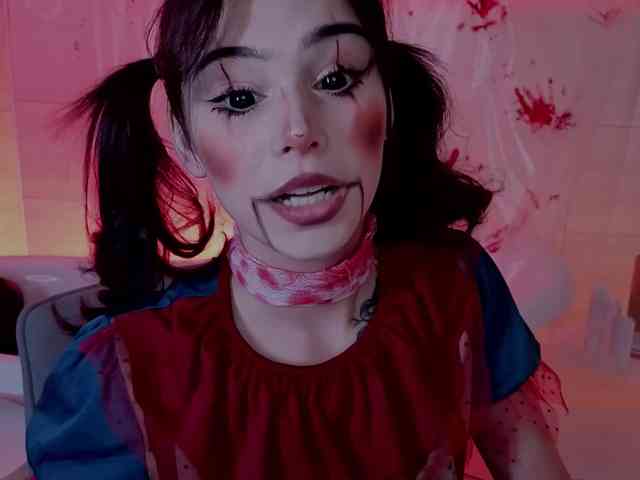 CoralineJones webcam