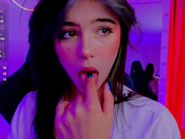 CoralineJones webcam