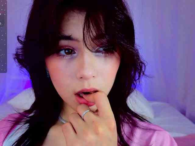 CoralineJones Live Webcam on BongaCams