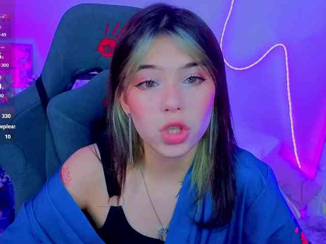 CoralineJones webcam