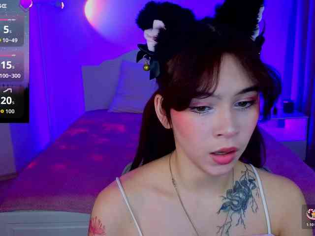 CoralineJones webcam