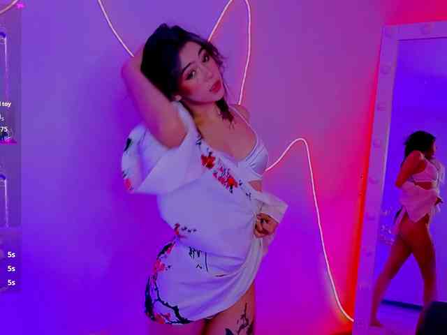 CoralineJones webcam