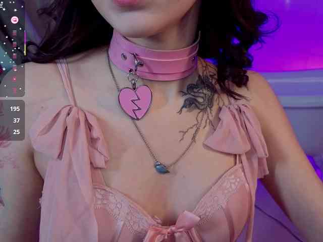 CoralineJones webcam